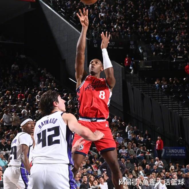 快船爆冷不敌国王 伦纳德伤退国王多点开花