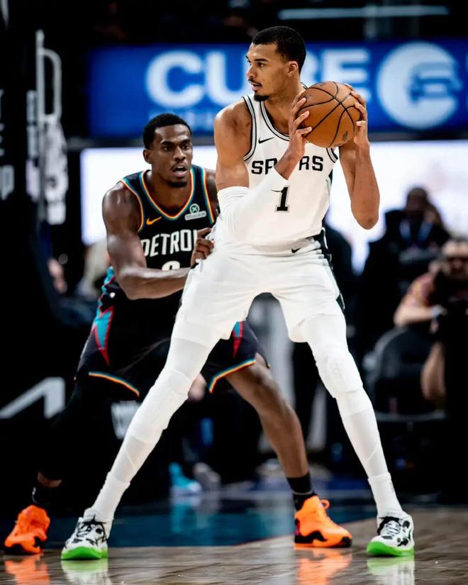 文班亚马冲击MVP榜单 球鞋代言引发热议