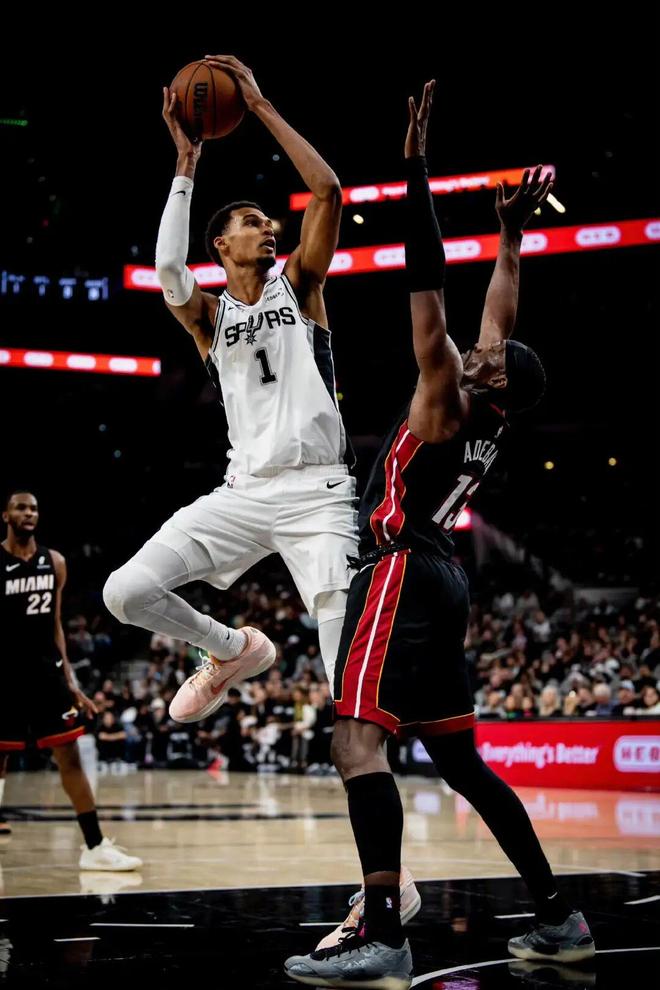 文班亚马冲击MVP榜单 球鞋代言引发热议