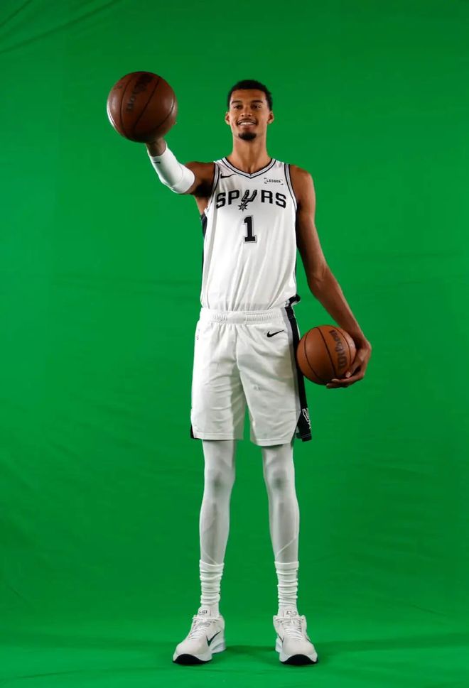 文班亚马冲击MVP榜单 球鞋代言引发热议