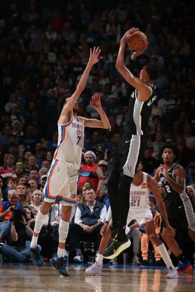 文班亚马冲击MVP榜单 球鞋代言引发热议