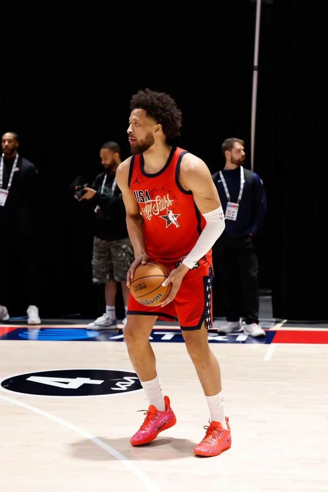 文班亚马冲击MVP榜单 球鞋代言引发热议