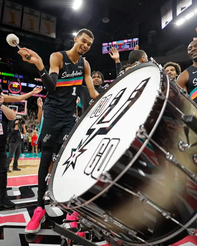 文班亚马冲击MVP榜单 球鞋代言引发热议