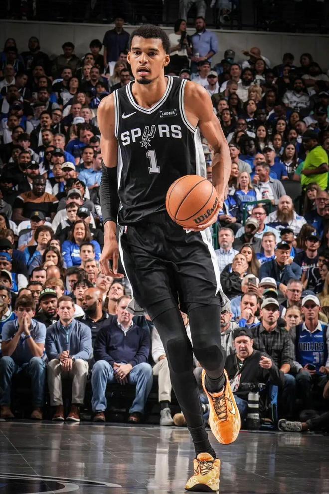 文班亚马冲击MVP榜单 球鞋代言引发热议