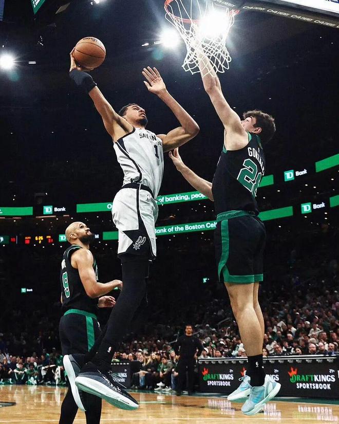 文班亚马冲击MVP榜单 球鞋代言引发热议