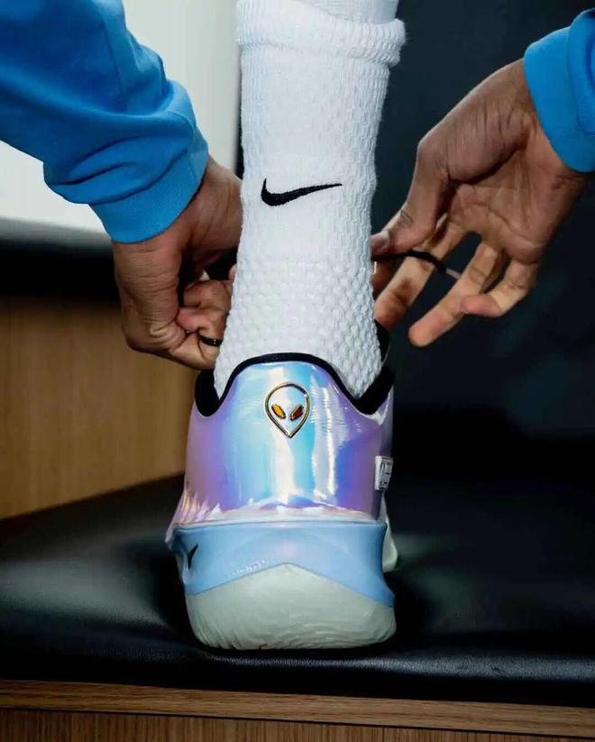 文班亚马冲击MVP榜单 球鞋代言引发热议