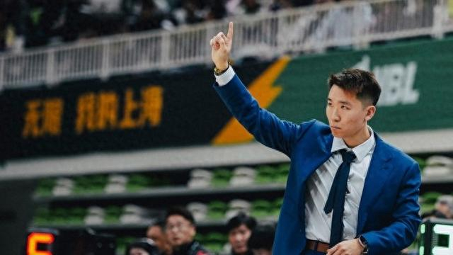 新军黑马崛起：上海玄鸟男篮NBL总决赛首战告负