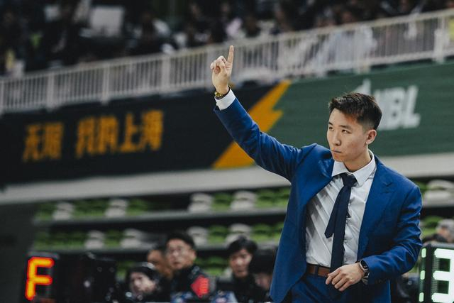 新军黑马崛起：上海玄鸟男篮NBL总决赛首战告负