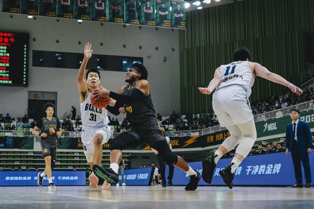 新军黑马崛起：上海玄鸟男篮NBL总决赛首战告负