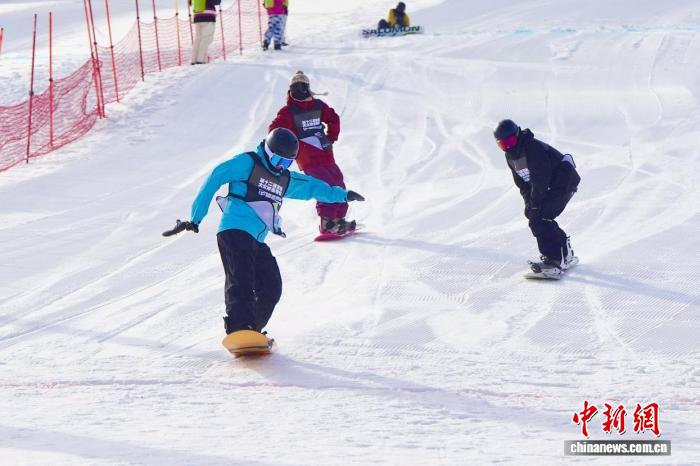 陕西单板滑雪挑战赛实现竞技与休闲双向奔赴，